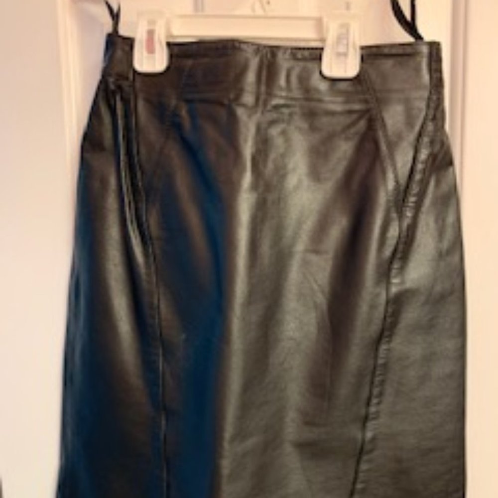 Lambskin leather - black skirt